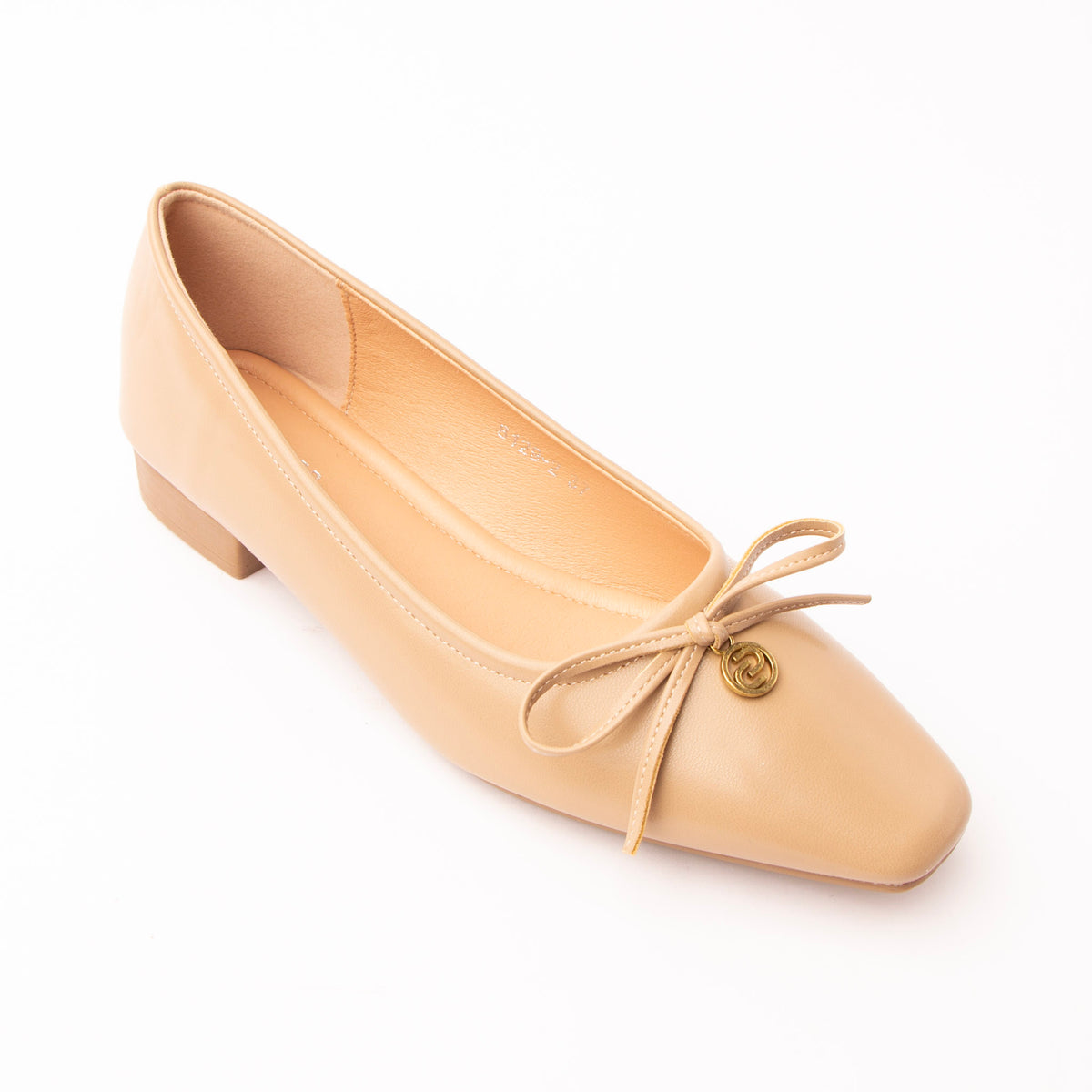 Khaki pumps for women, three-quarter view