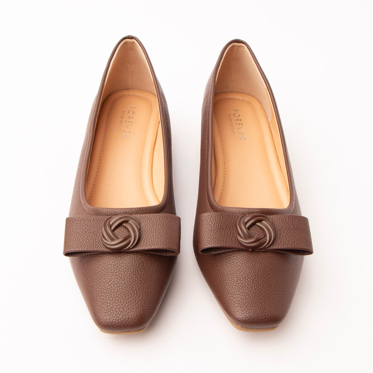 Brown pumps for women, both shoes from the front