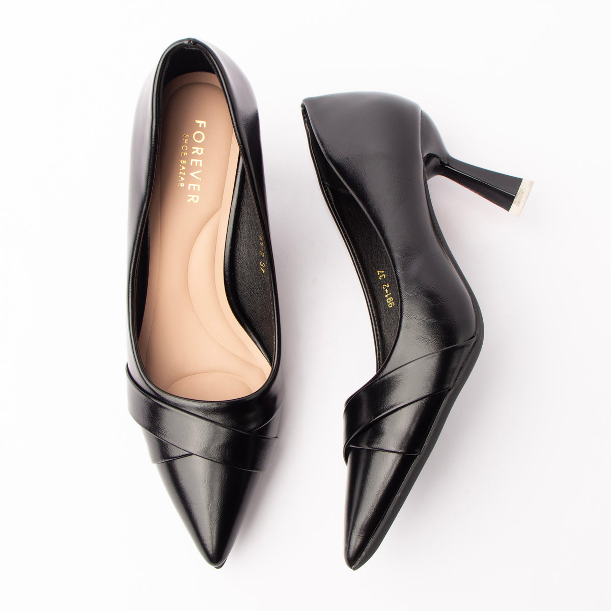 Black folded strap pumps for women with a cushioned footbed