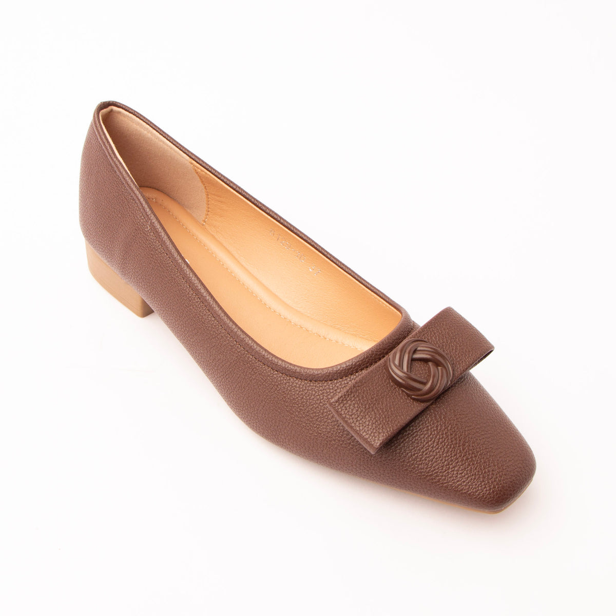 Brown pumps for women, three-quarter view