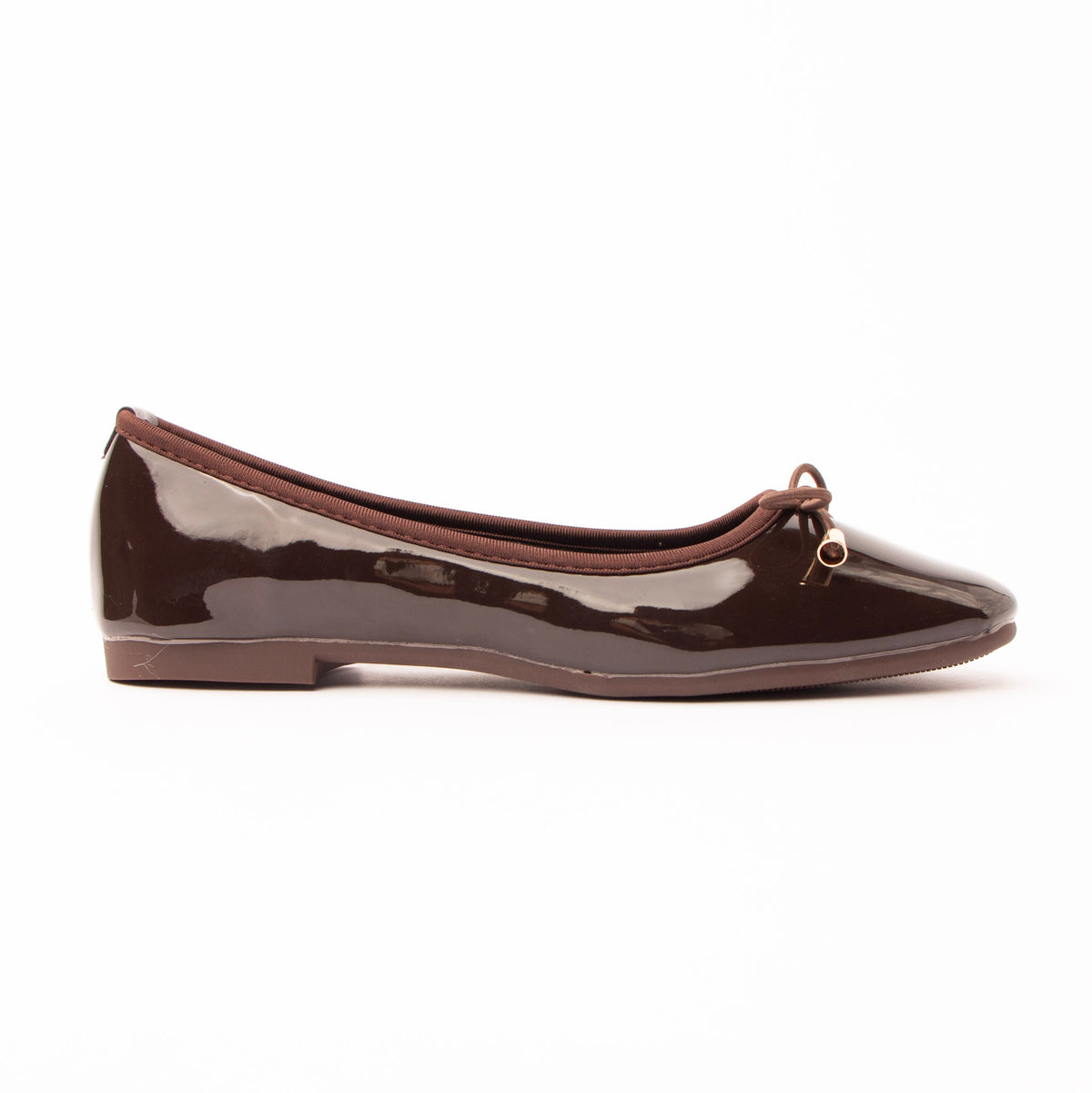 Brown patent ballerina flats for women, a glossy dark chocolate patent ballerina reading almost espresso in shadow, gathered brown binding wrapping the whole topline and heel counter, with a fine cord bow tipped in gold