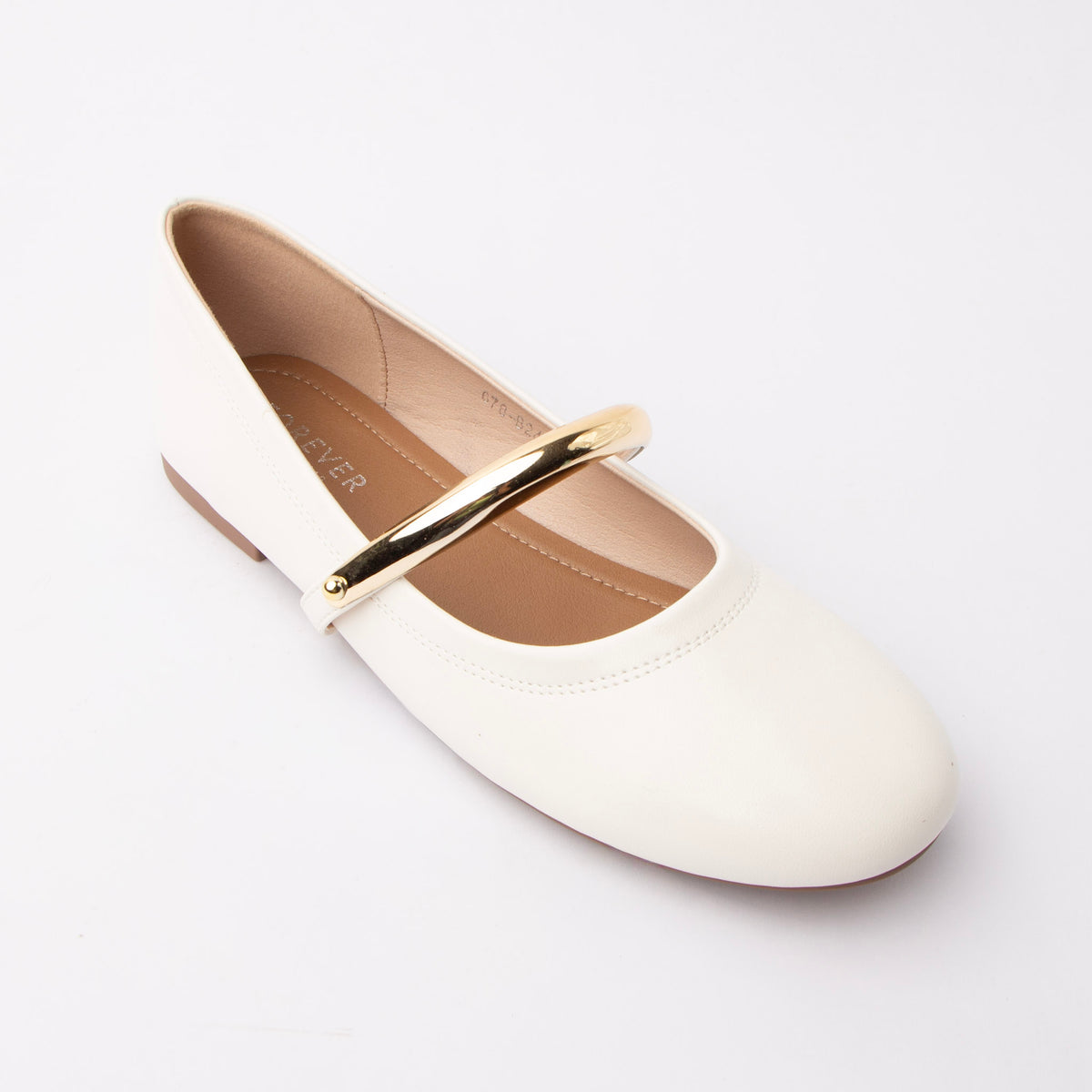 White flats for women, three-quarter view