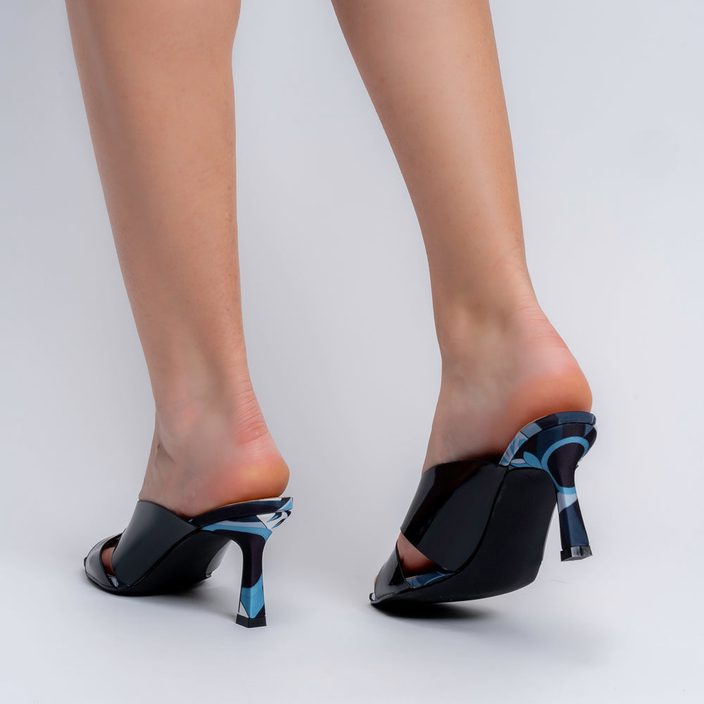 Black strappy sandals for women — close-up of the printed footbed and heel