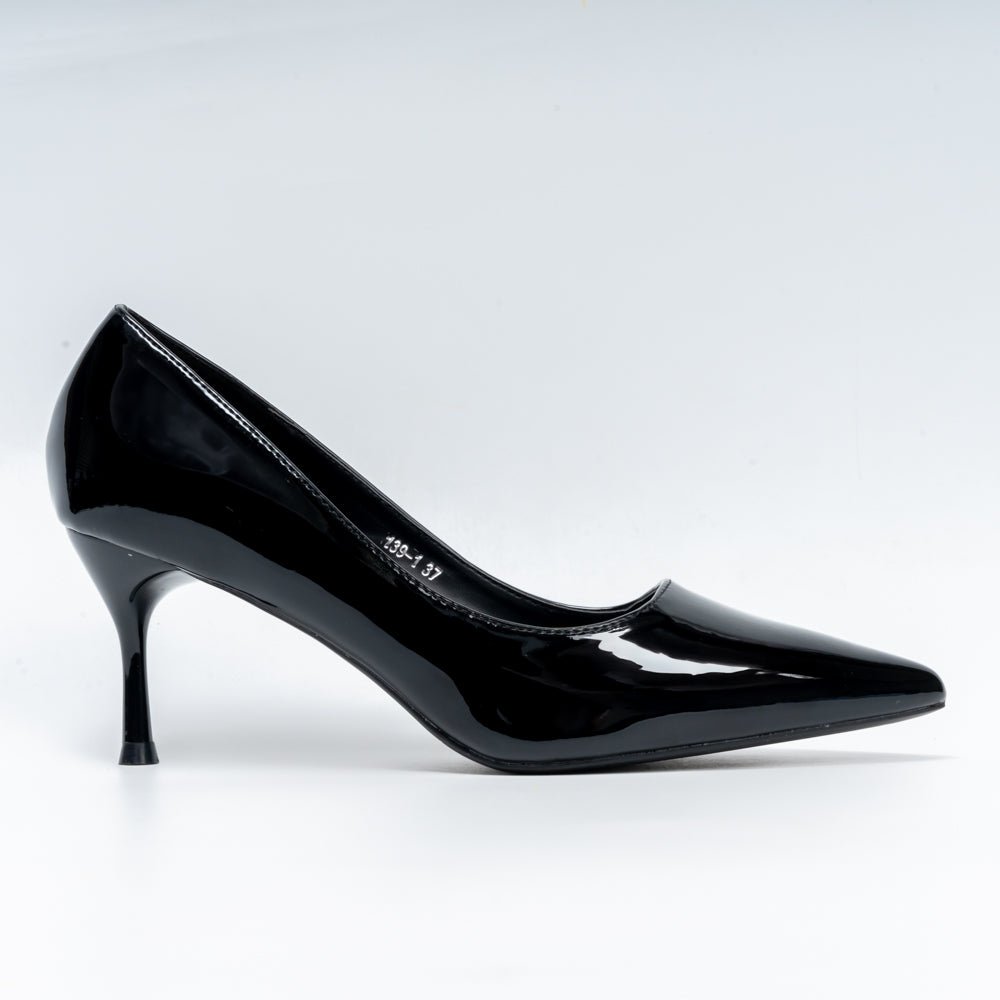 Signature Pointed - Black Pumps