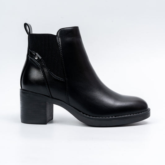 Monochrome Marvel - Black Casual Boots