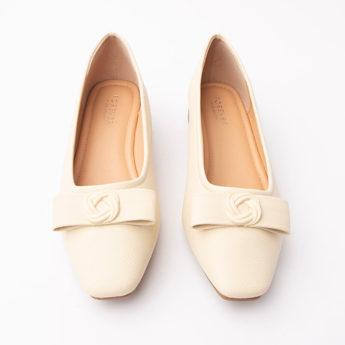 Beige pumps for women, both shoes from the front