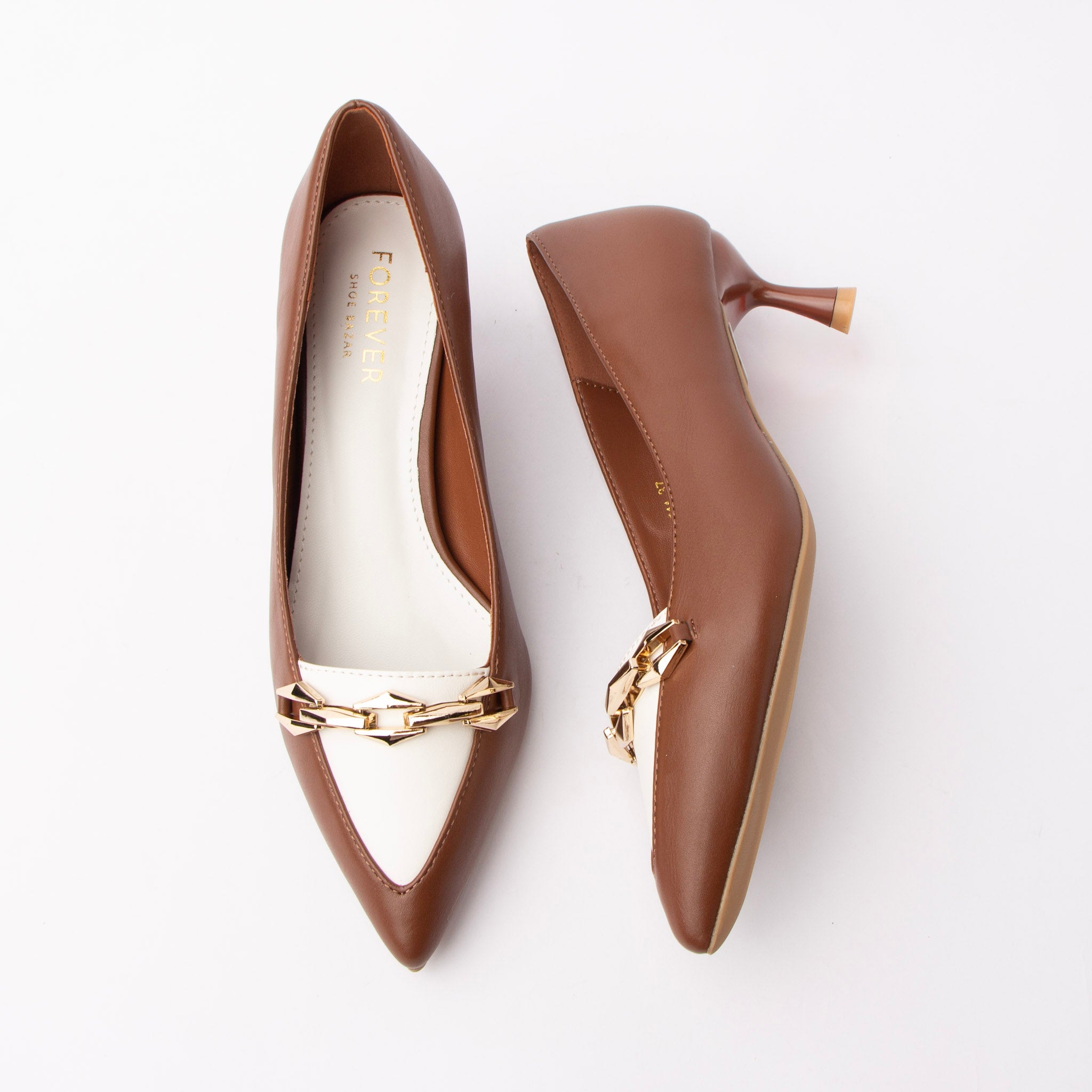 Brown chain link pumps for women, a gold faceted chain-link plate rides an ivory vamp band that flows into a matching ivory toe panel on a tan brown upper, finished with a flared spool kitten heel capped in natural beige, a beige sole edge and a white padded footbed