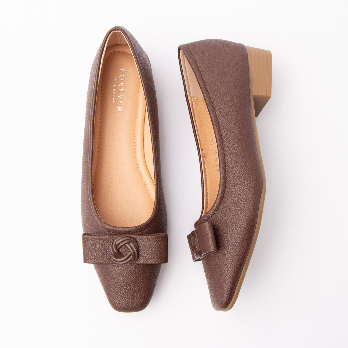 Brown pumps for women, both shoes laid flat