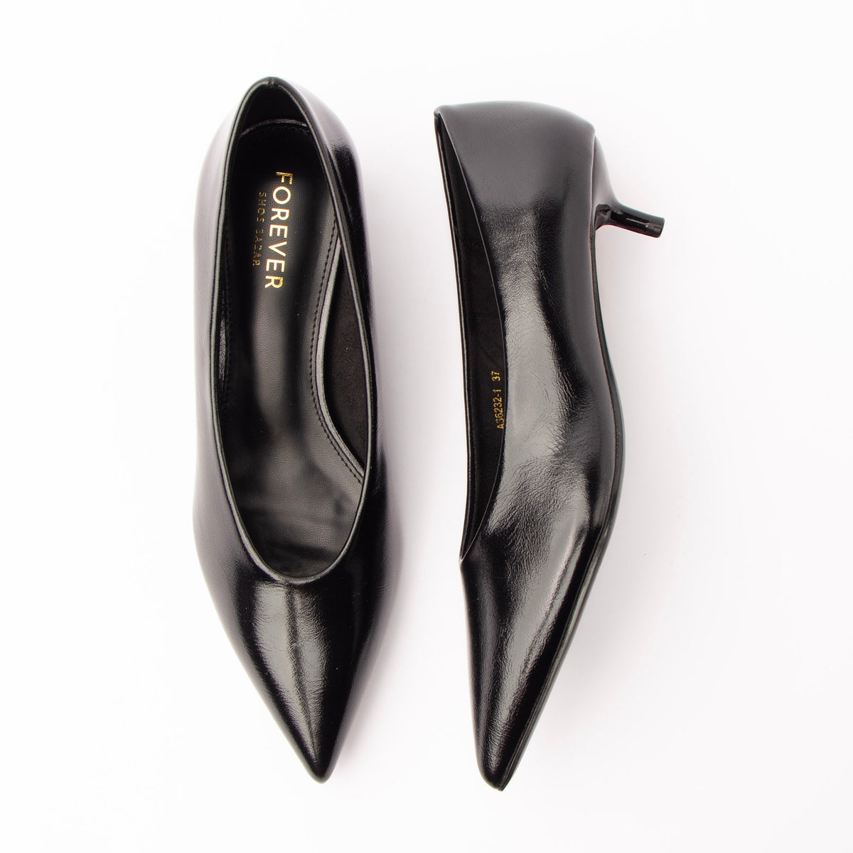 Black pumps for women, both shoes laid flat