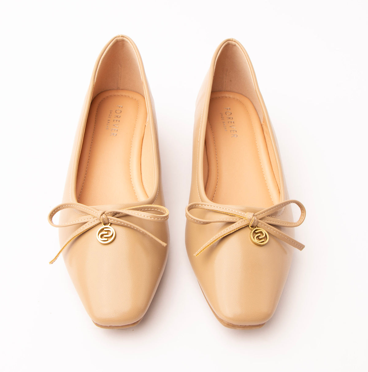 Khaki pumps for women, both shoes from the front