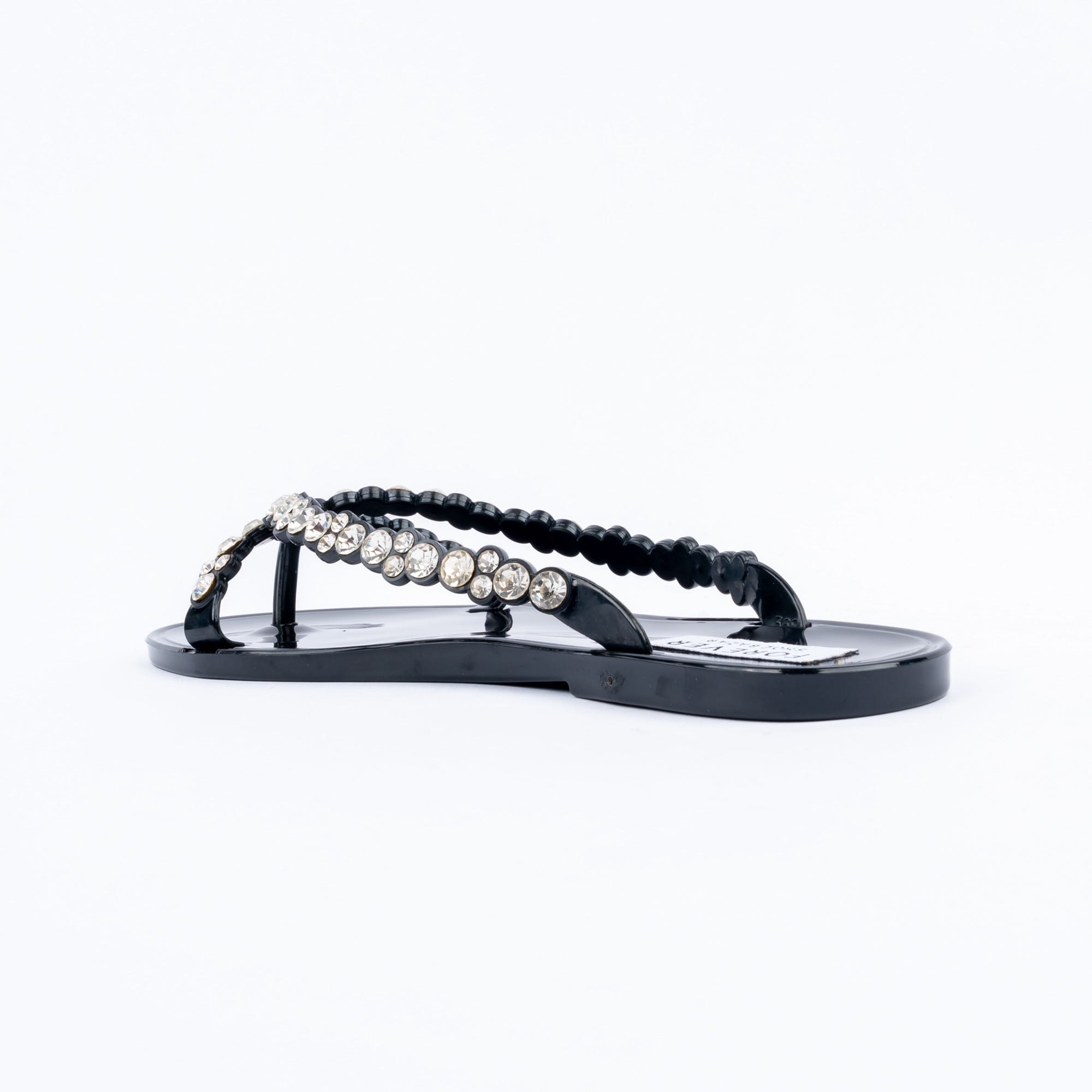 Black flat sandals for women with cushioned footbed, side view