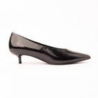 Black pumps for women, side view