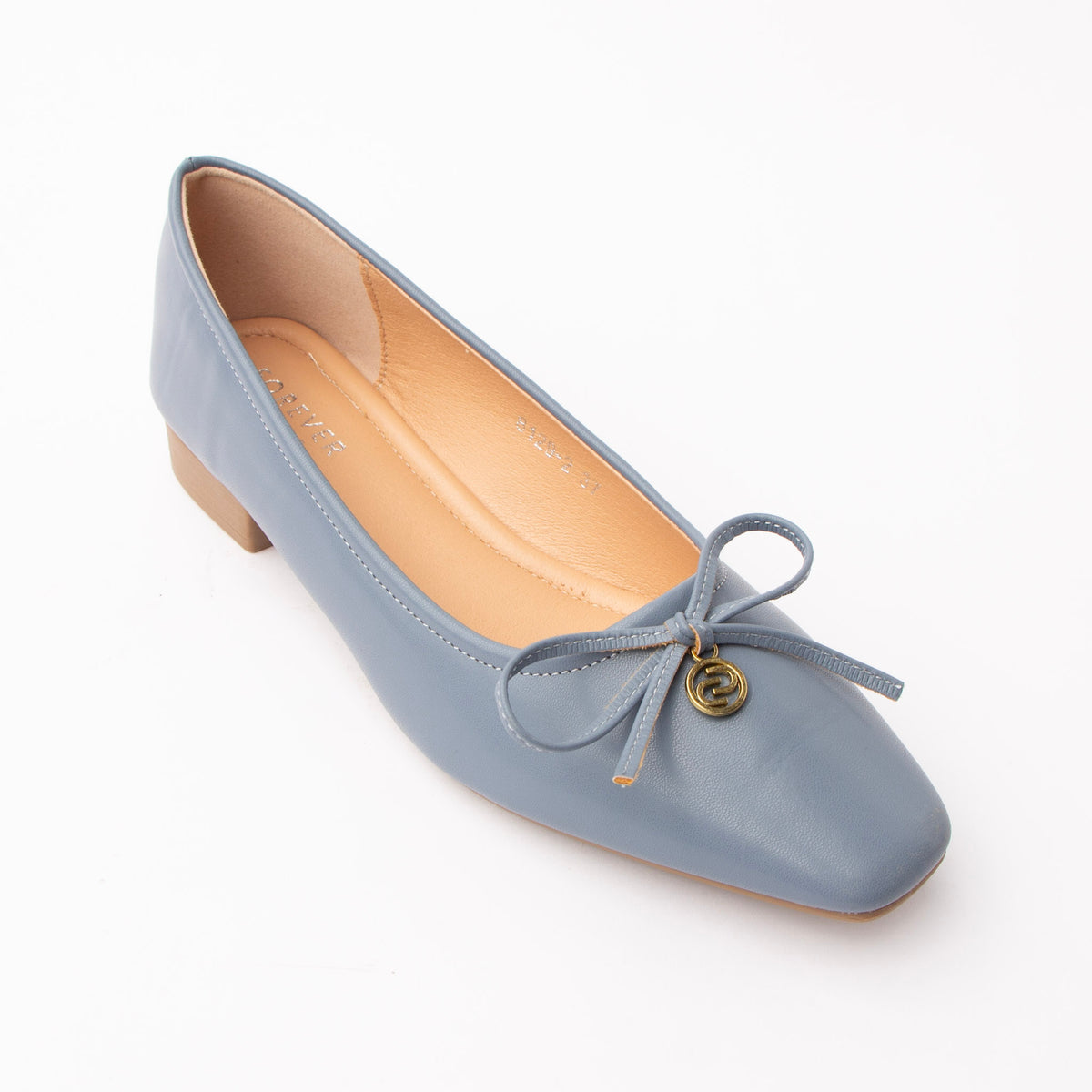 Blue pumps for women, three-quarter view