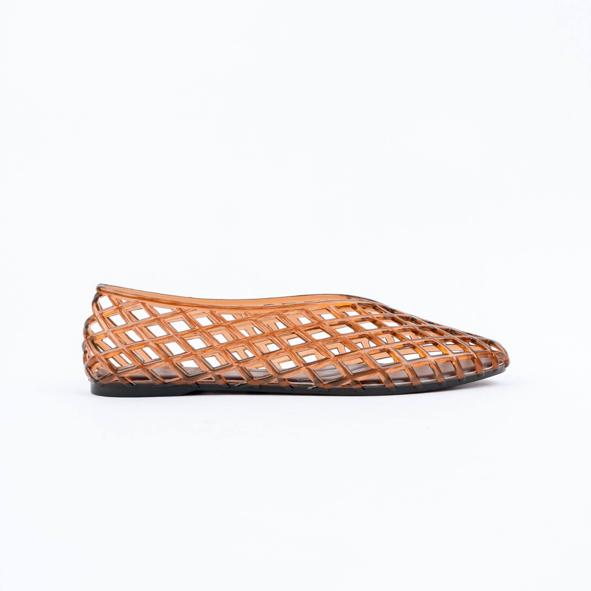 Coffee brown jelly flats for women, a translucent amber jelly upper moulded into an all-over diamond lattice cage wrapping the closed toe and heel counter, over a chocolate-brown branded footbed