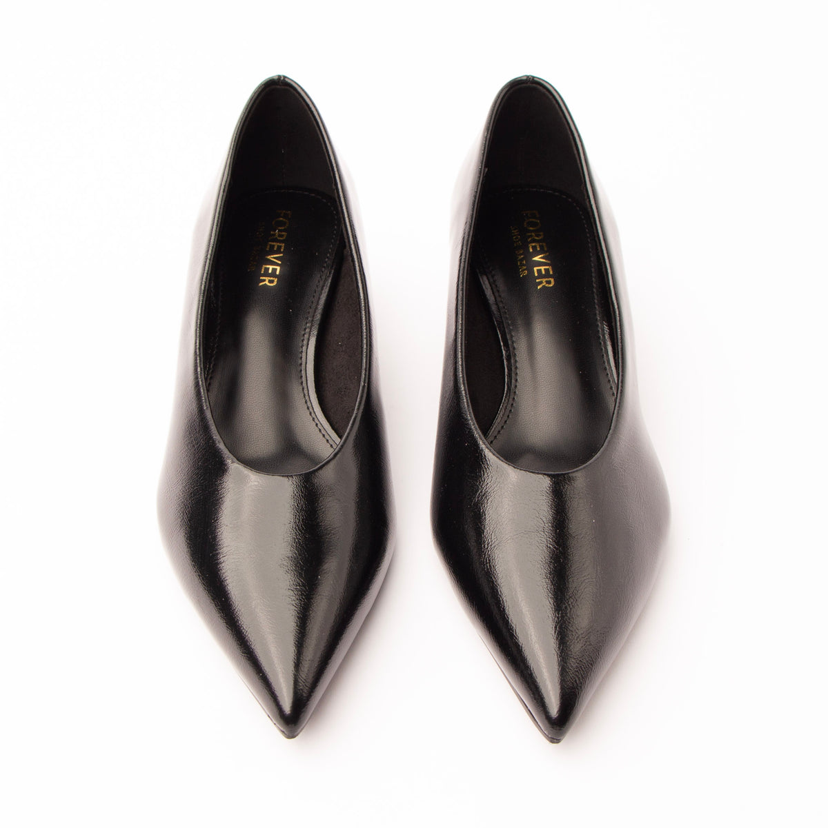 Black pumps for women, both shoes from the front