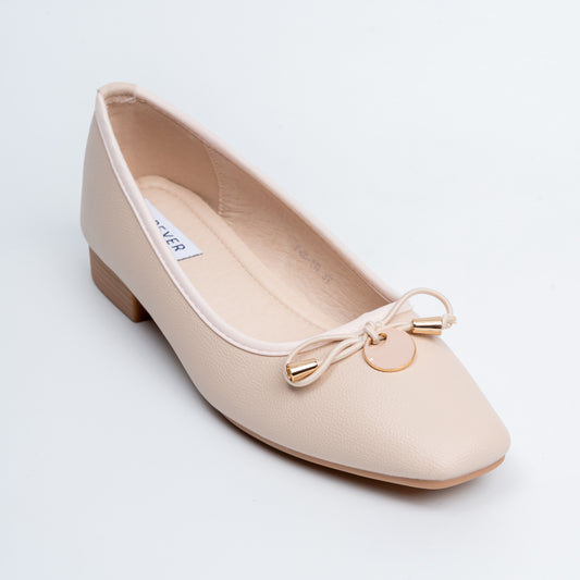 Ebony Elegance - Beige Casual Flats