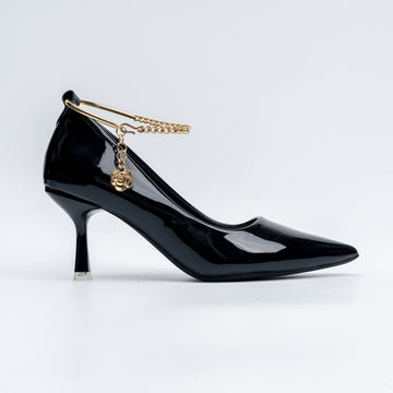Scarlet Charm - Black Ankle Chain Pumps